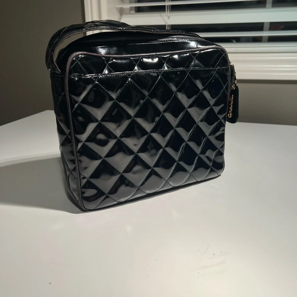 Chanel Patent Leather Crossbody messenger camera bag second hand - Picture 3 of 17